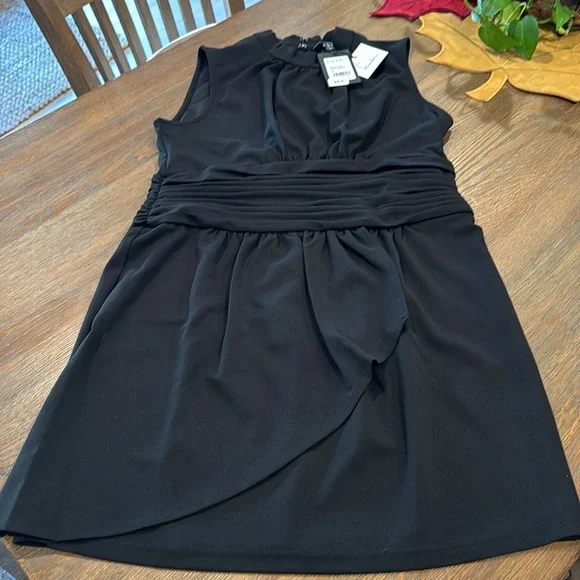Nicole Miller Sleeveless Ruched Dress. Size 12 - Picture 7 of 14